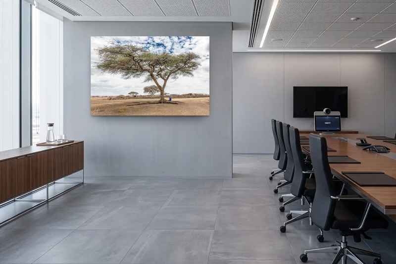 מנוחה — הדמיה של היצירה על קיר בחלל