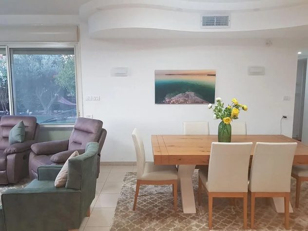 אנעם — התמונה שרכשו תלויה אצלם בבית