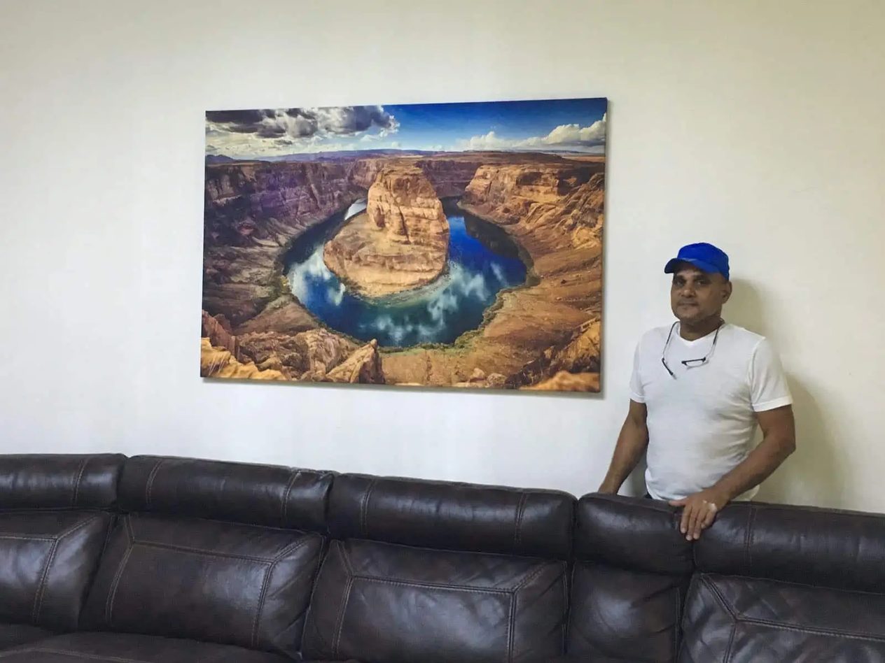 משפחת אברהם ממליצה עלינו — התמונה תלויה אצלם בבית