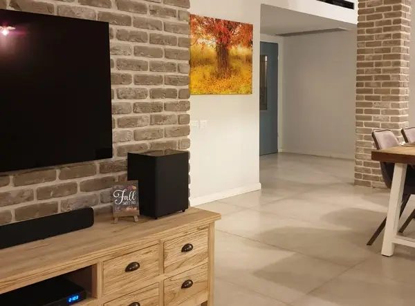 השם שמור במערכת — התמונה שרכשו תלויה אצלם בבית