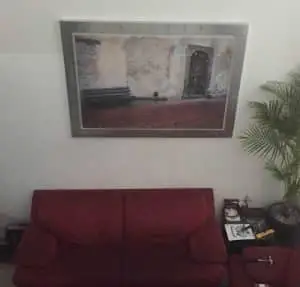 תמונת שמונה בסלון ביתם של לילך ושלמה